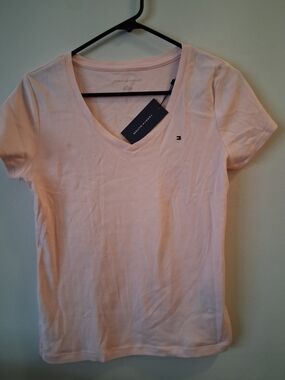 Tommy Hilfiger Women's Light Pink V-Neck Tee